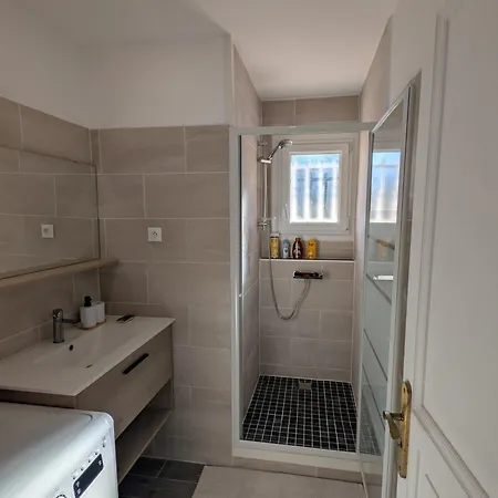 90m2 Avec Terrasse, Vue Et Parking Gratuit Διαμέρισμα