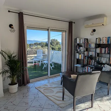 Апартаменты 90m2 Avec Terrasse, Vue Et Parking Gratuit