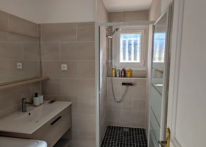 90m2 Avec Terrasse, Vue Et Parking Gratuit Apartman